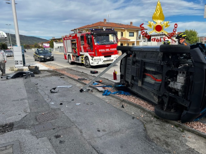 Incidente a Busca: auto ribaltata