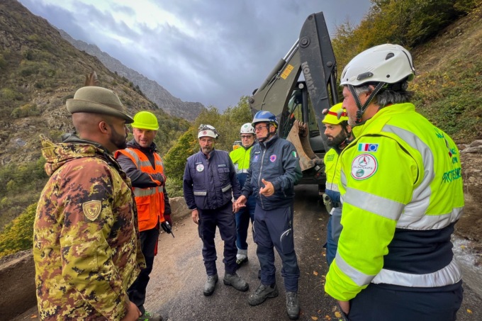 Difesa idraulica e antincendio, alpini dell’esercito protagonisti dell’esercitazione Vardirex 2023