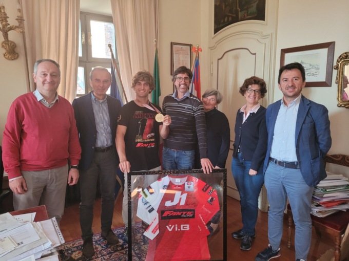 La Giuta di Bra omaggia il campione  mondiale Cristino