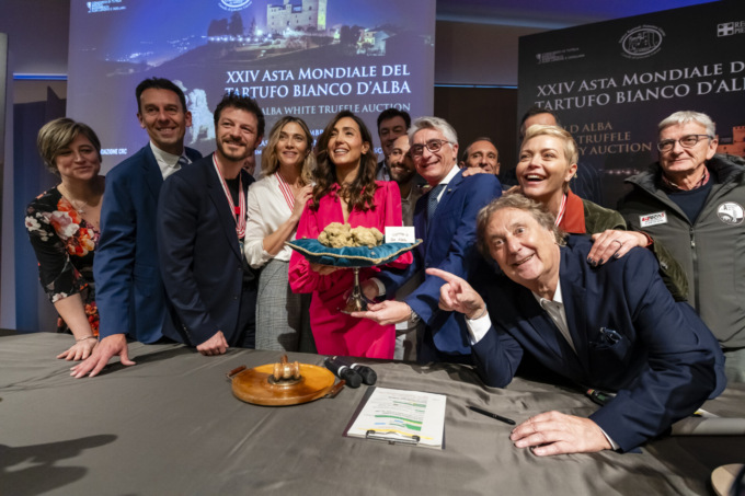 Asta Mondiale del Tartufo Bianco d’Alba: oltre 480.000 euro in beneficenza