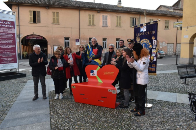 A Cherasco una panchina parlante contro la violenza sulle donne