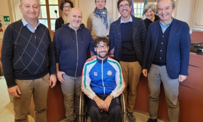 La Giunta si congratula con il campione del mondo di nuoto pinnato per disabili Roberto Spigonardo