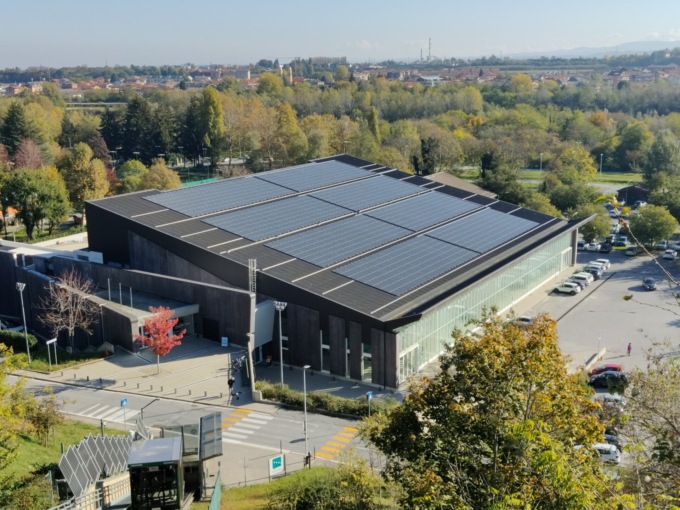 Stadio del nuoto di Cuneo: inaugurato l’impianto fotovoltaico che riduce i consumi