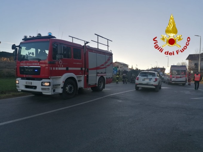 Violento scontro sulla provinciale: due persone in ospedale