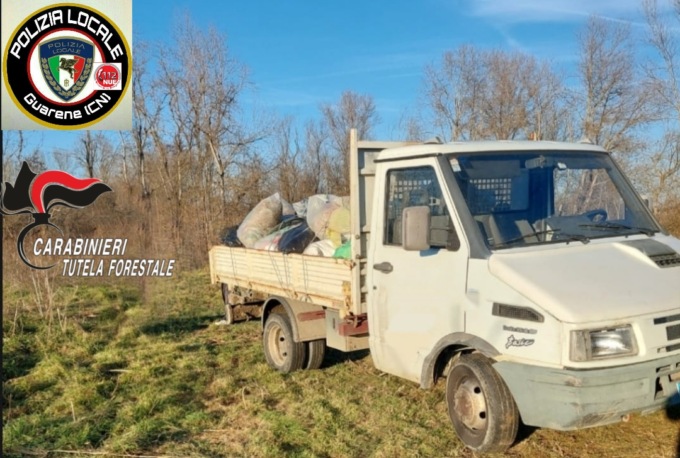 Scoperto un autocarro carico di rifiuti lungo il Tanaro