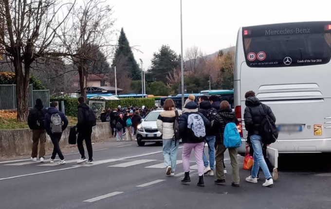 Raddoppia il servizio di sicurezza fuori dalle scuole