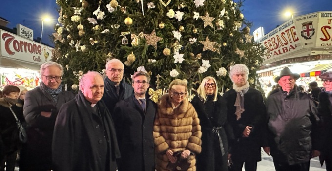 Alba: si è acceso il Natale nelle vie e nelle piazze della città