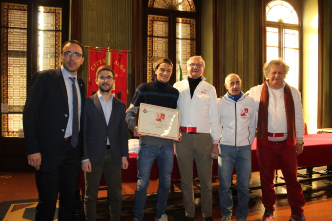 Alba: consegnato un riconoscimento al campione di atletica Pietro Riva
