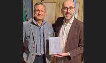 Il sindaco di Savigliano dona al presidente Robaldo un libro sulla storia della Provincia