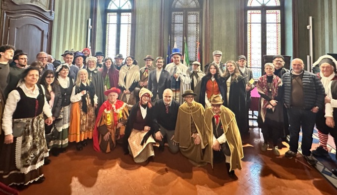 Alba: il sindaco ha accolto in municipio le maschere del Carlevé benéfich