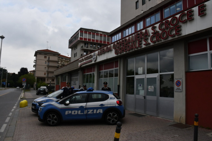 A Cuneo la Polizia scorta d’urgenza una donna in travaglio