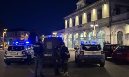 Controlli in stazione a Bra: scoperti nascondigli per la droga