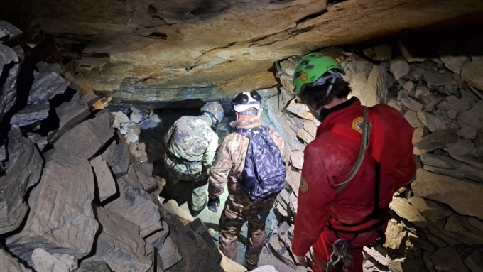 Trovate 5 bombe in una grotta: intervengono Esercito e Soccorso Alpino e Speleologico
