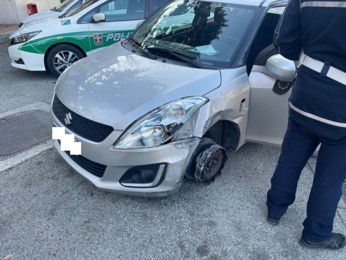 Guida in stato di ebbrezza, causa un incidente e fugge