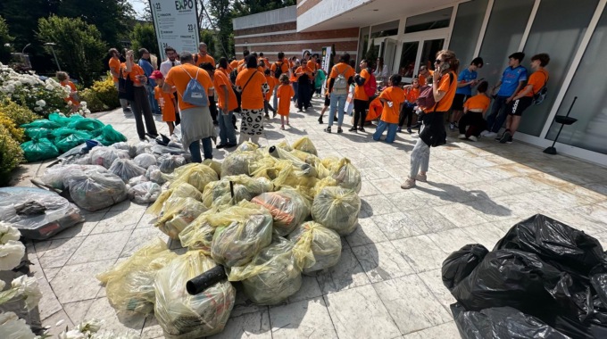 Spazzamondo ad Alba: oltre 200 chili di rifiuti raccolti grazie a 450 volontari