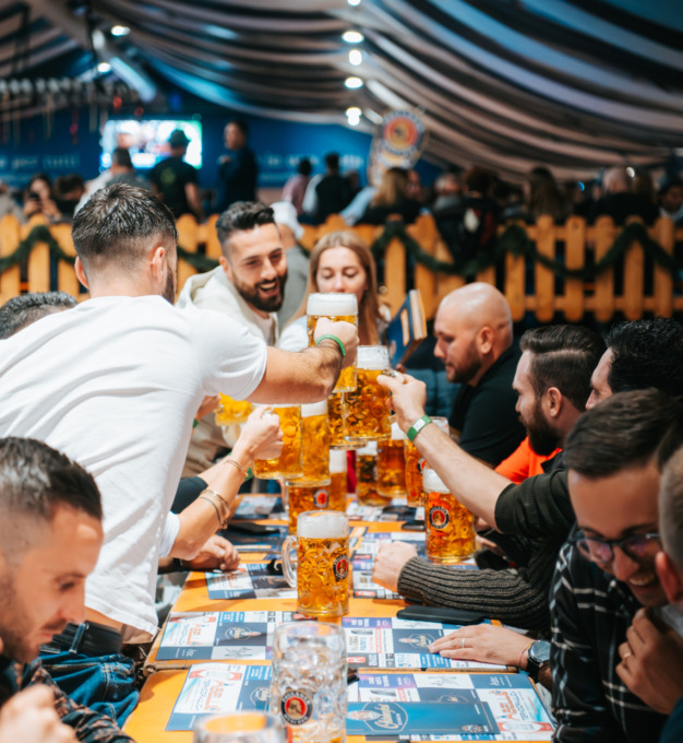 L’Oktoberfest Cuneo 2025 apre le candidature per 270 posti di lavoro e per chi darà vita a “Luppolo”