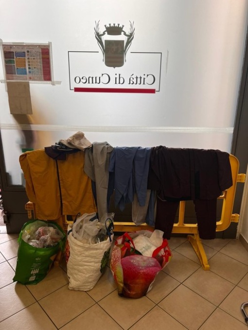 Sequestrata merce venduta illegalmente nei pressi di corso Giolitti