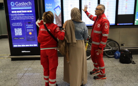 L’umanità di un abbraccio tra madre e figlia: un’attesa di 12 anni