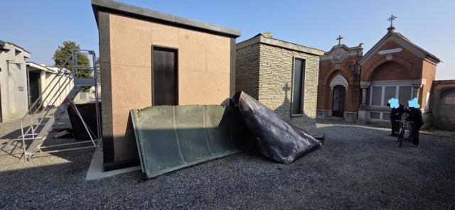 Tentato furto di rame al cimitero di Cavallermaggiore: 14 cappelle danneggiate
