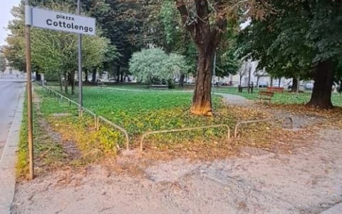 Parte la sistemazione dei marciapiedi in piazza Cottolengo