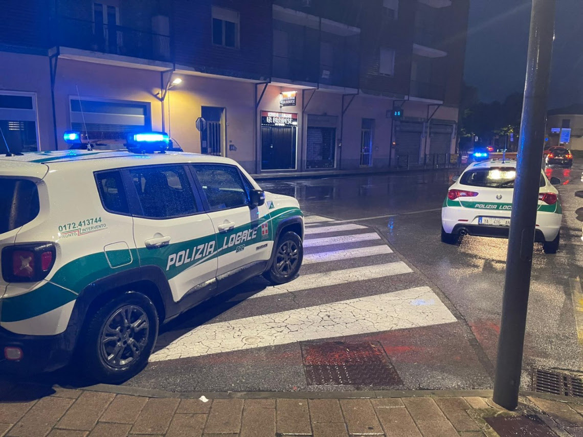 Furto su auto in sosta, ventenne denunciato
