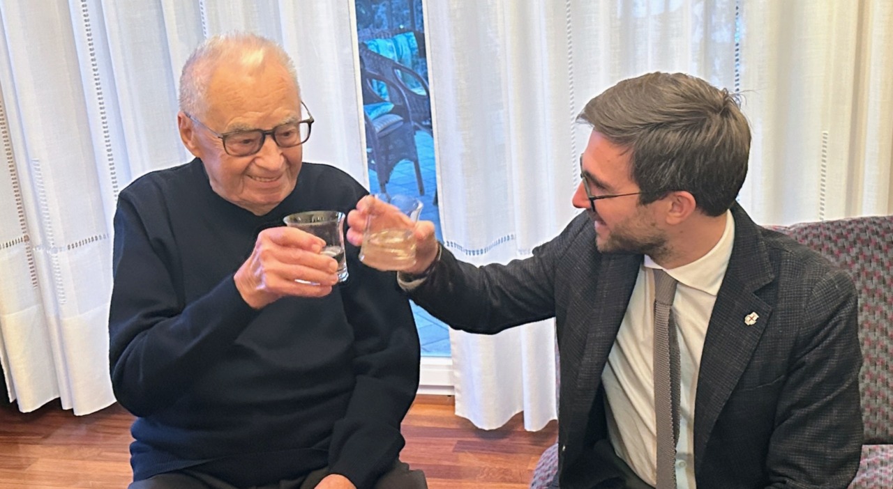 Alba celebra Luigi Carosso: lo storico commerciante compie 102 anni