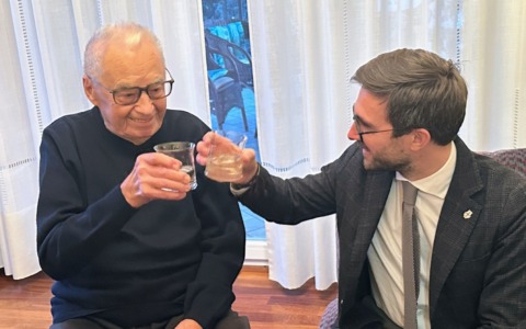 Alba celebra Luigi Carosso: lo storico commerciante compie 102 anni
