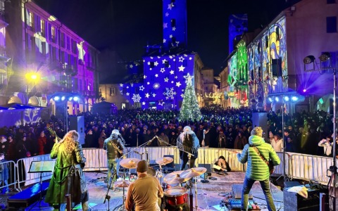 Alba: la città dà il benvenuto al nuovo anno con il tradizionale Capodanno in piazza