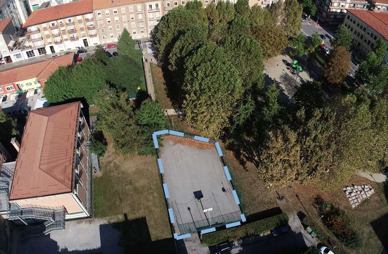 Cuneo, nuovo spazio per i giovani: il campo da basket di Piazza II Reggimento Alpini sarà rimesso a nuovo
