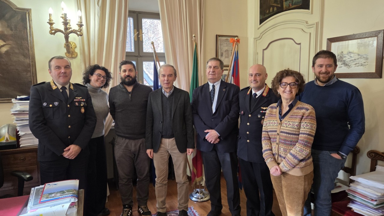 Il direttore dei Vigili del Fuoco Giovanni Mariano va in pensione, il saluto della giunta