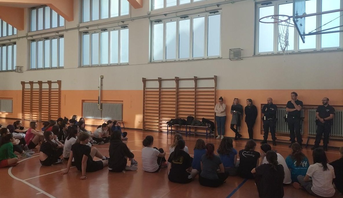 Corsi di autodifesa contro la violenza di genere: coinvolti 200 studenti delle superiori