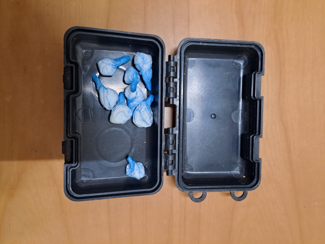 Nasconde la cocaina sotto il paraurti con una calamita: arrestato 27enne