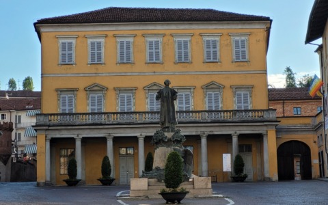 Bra si tinge di lilla: una luce contro i disturbi alimentari