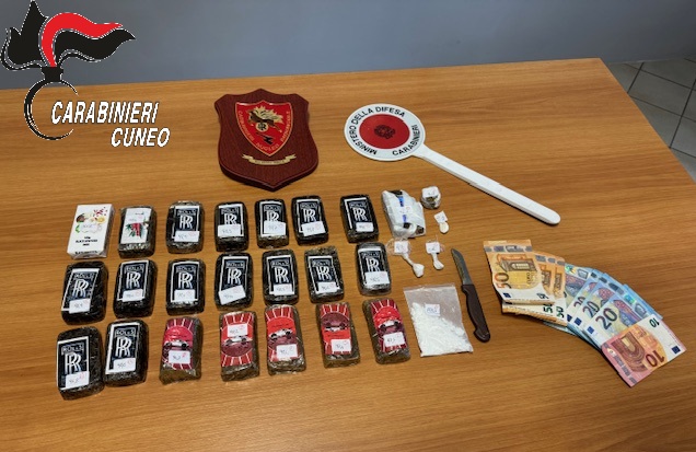 Fermato nella notte con cocaina e due chili di hashish