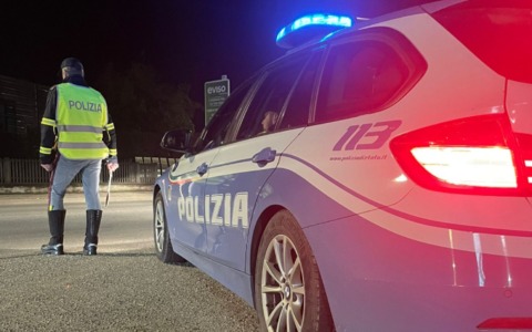 Bra, autista fermato dalla Polizia Stradale: positivo all’alcoltest e con patente scaduta