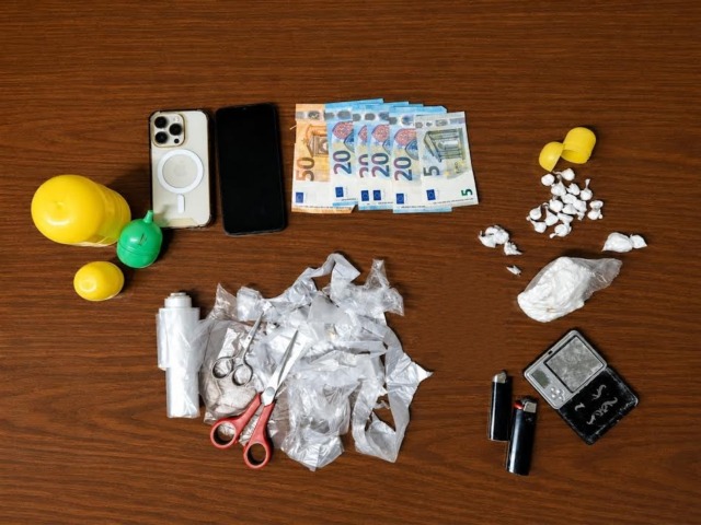 Blitz antidroga a Cherasco: arrestato un ventinovenne con quasi cento grammi di cocaina