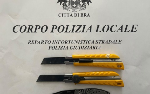 Gira in auto con tre coltelli, denunciato un trentenne