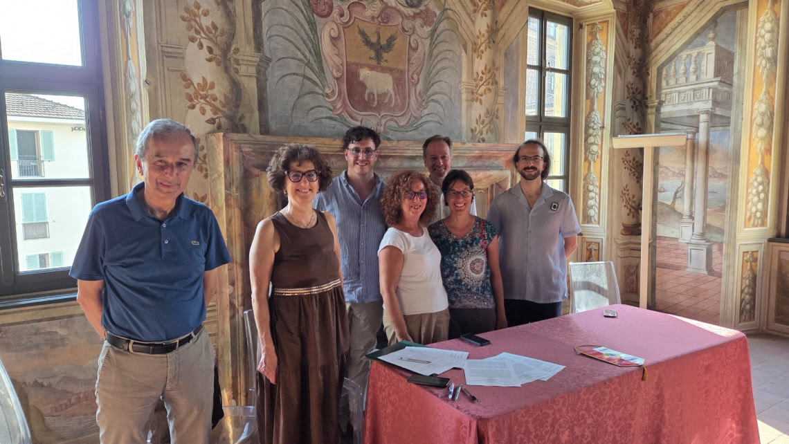 Firmati due protocolli di intesa per aiutare le famiglie in difficoltà con scuola e vista