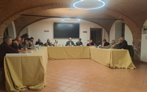 Danni al cippo di Duccio Galimberti:  chiesto il risarcimento all’automobilista che  lo ha abbattuto